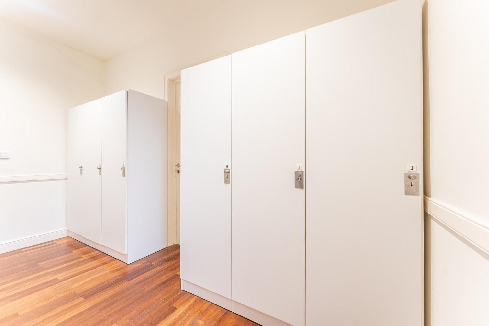 Bed in een Gemengde Slaapzaal met 10 Bedden